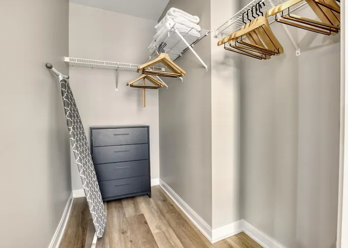 Apartment Loop 1br W Gym Pool Lounge 1 Block From L Chi-700 Chicago