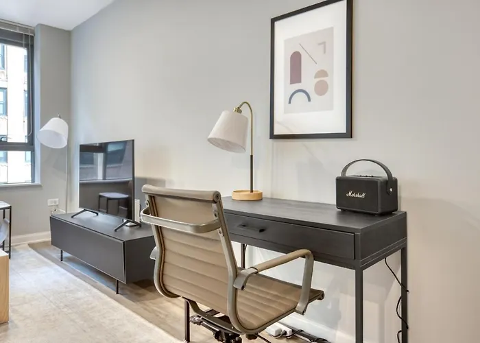 Loop 1br W Gym Pool Lounge 1 Block From L Chi-700 Chicago