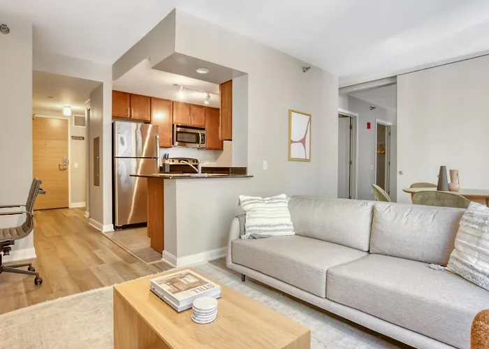 Apartment Loop 1br W Gym Pool Lounge 1 Block From L Chi-700