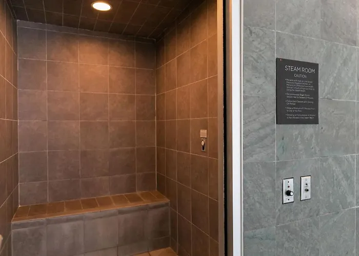 Loop 1br W Gym Pool Lounge 1 Block From L Chi-700 Chicago