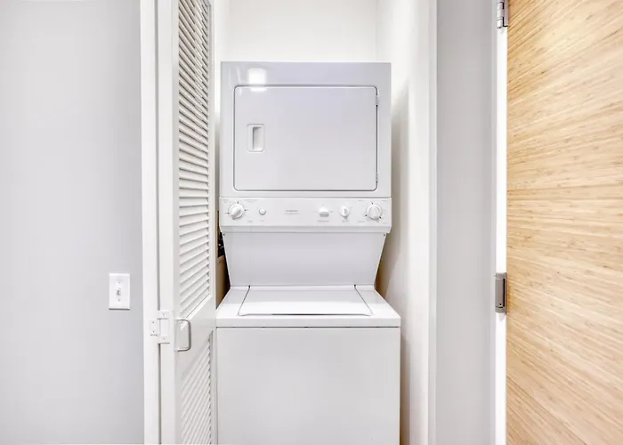 Loop 1br W Gym Pool Lounge 1 Block From L Chi-700 * Chicago