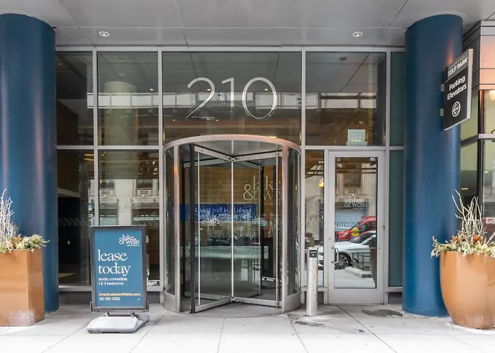 Apartment Loop 1br W Gym Pool Lounge 1 Block From L Chi-700 Chicago