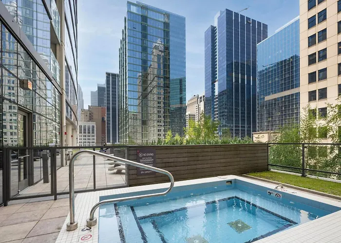 Apartment Loop 1br W Gym Pool Lounge 1 Block From L Chi-700
